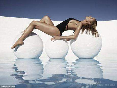 Хайді Клум вразила всіх своєю фігурою в купальнику (фото). Колишня модель Victoria's Secret Хайді Клум представила свою колекцію купальників.