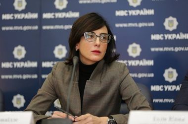 Хатія Деканоїдзе подала у відставку. Керівник Національної поліції України Хатія Деканоїдзе подала у відставку. 