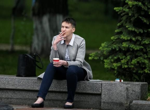  Савченко прокоментувала чутки про можливе виключення з "Батьківщини" -я не рабиня. Нардеп Надія Савченко прокоментувала чутки про те, що її збираються виключити з фракції.