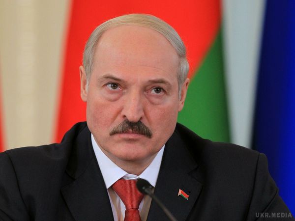 Лукашенко спантеличив потік нелегальної зброї з України. Президент зазначив, що з України постійно надходить зброя і вибухівка.