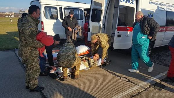 В Одесу доставили тринадцять поранених бійців (фото).  В Одесу сьогодні доставили 13 бійців, поранених в зоні бойових дій на Донбасі.