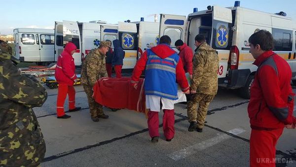 В Одесу доставили тринадцять поранених бійців (фото).  В Одесу сьогодні доставили 13 бійців, поранених в зоні бойових дій на Донбасі.