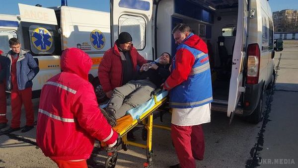 В Одесу доставили тринадцять поранених бійців (фото).  В Одесу сьогодні доставили 13 бійців, поранених в зоні бойових дій на Донбасі.