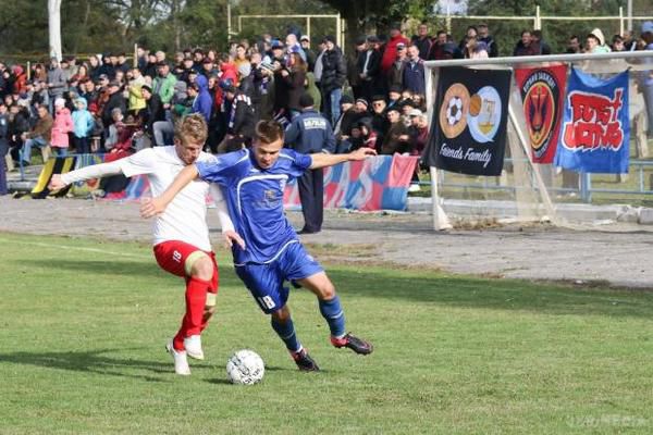  Перший чемпіон часів незалежності "Таврія" повертається у великий футбол. Сімферопольці подали заявку на участь у Другій лізі країни.