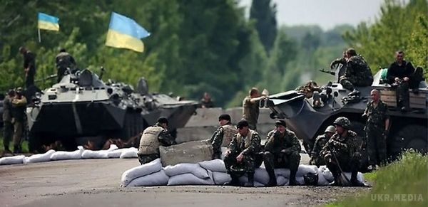Нацгвардійці затримали "високопосадовця" "ДНР" поблизу Маріуполя. "Під час огляду транспортного засобу та перевірки документів виявлено, що пасажир - високопосадовець незаконного збройного формування "ДНР"