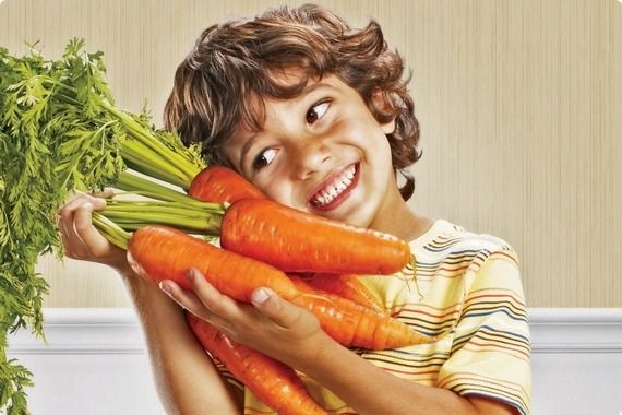 Діти, які не їдять фрукти та овочі, схильні до ризику розвитку астми. Вчені з Американського коледжу стверджують, що наявність великої кількості фруктів і овочів в раціоні дітей може запобігти розвитку астми.