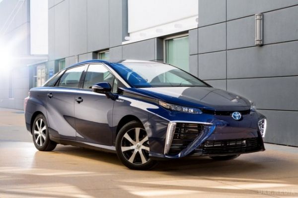 Toyota і Mazda спільно випустять електромобіль. Два великих японських виробника автомобілів Toyota і Mazda прискорять розробку електрокара завдяки спільним зусиллям.
