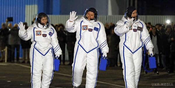 НА МКС прибули троє астронавтів. Космічний корабель "Союз МС-03" з екіпажем з 3-х астронавтів прибув на Міжнародну космічну станцію.