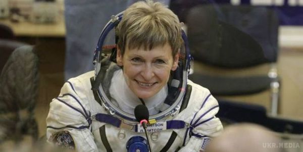 Американка стала найстаршою жінкою-космонавтом всіх часів (Фото). Днями був зафіксований унікальний рекорд: найстарішою в історії жінкою-космонавтом стала 57-річна американка Пеггі Уїтсон, яка днями вилетіла на третю місію з Мкс космодрому Байконур.