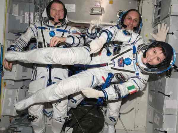 Американка стала найстаршою жінкою-космонавтом всіх часів (Фото). Днями був зафіксований унікальний рекорд: найстарішою в історії жінкою-космонавтом стала 57-річна американка Пеггі Уїтсон, яка днями вилетіла на третю місію з Мкс космодрому Байконур.
