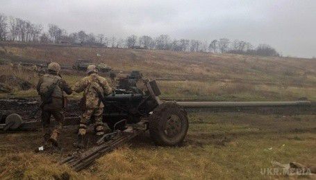 Західне передмістя Донецька окупанти обстріляли з танків - штаб. Російсько-терористичні війська дещо зменшили кількість обстрілів на всіх напрямках фронту.
