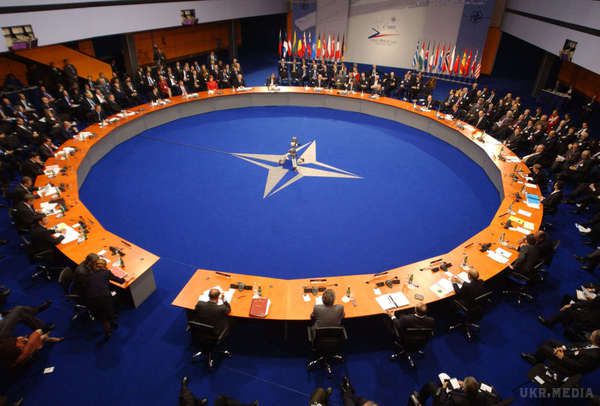 На 62-ї сесії Парламентської Асамблеї НАТО обрано новий президент та три віце-президента ПА,. На 62-ї сесії ПА НАТО обрали новий керівний склад.
