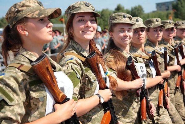 Генштаб розширив перелік посад для жінок в українській армії. Українські жінки зможуть отримати 63 додаткових посади в Збройних силах. 
