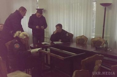 Погром на одеській митниці: затримано 20 осіб. Нападники поранили охоронця і розгромили один із кабінетів. Всі вони затримані і доставлені в райвідділ.
