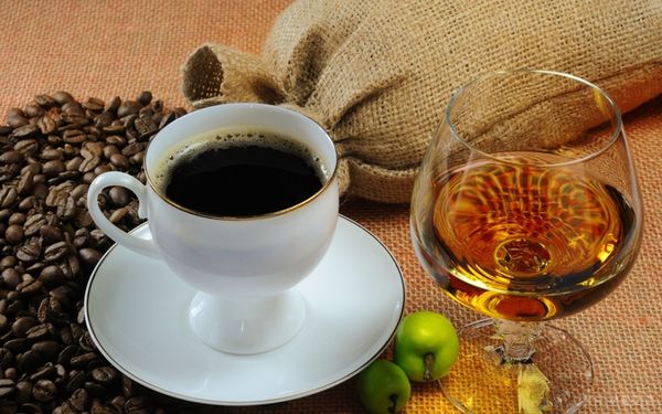 Медики розповіли, як вибрати безпечний для здоров'я кави. Існує багато протилежних думок щодо користі кави, але деякі складові цього напою є об'єктивно шкідливими для організму. 