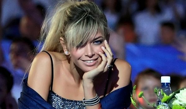 Крихітка на мільйон: скільки коштує виступ Брежнєвої на корпоративі. Стало відомо, скільки заробляє на корпоративах відома українська співачка, екс-учасниця популярного жіночого колективу "ВІА Гра" Віра Брежнєва.