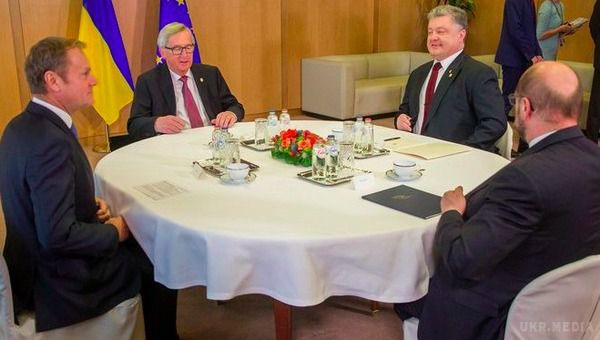 У Брюсселі розпочався саміт Україна-ЄС. Зустріч Україна-Євросоюз почалася в Брюсселі, як тільки Петро Порошенко прибув до будівлі Ради ЄС.