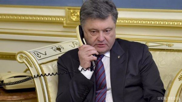 Президент Петро Порошенко провів телефонну розмову з Дональдом Трампом,. Під час якої, зокрема, обговорювалося питання російської анексії Криму та агресії на Сході України. 