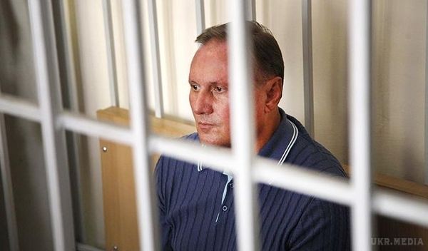 Єфремову продовжили арешт на два місяці. Печерський районний суд міста Києва продовжив арешт Олександру Єфремову до 22 січня 2017 року.