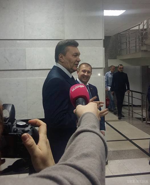 Янукович анонсував сенсаційне викриття на сьогоднішній прес-конференції. Екс-президент Віктор Янукович "обурений" тим, що його допит не відбувся 25 листопада.