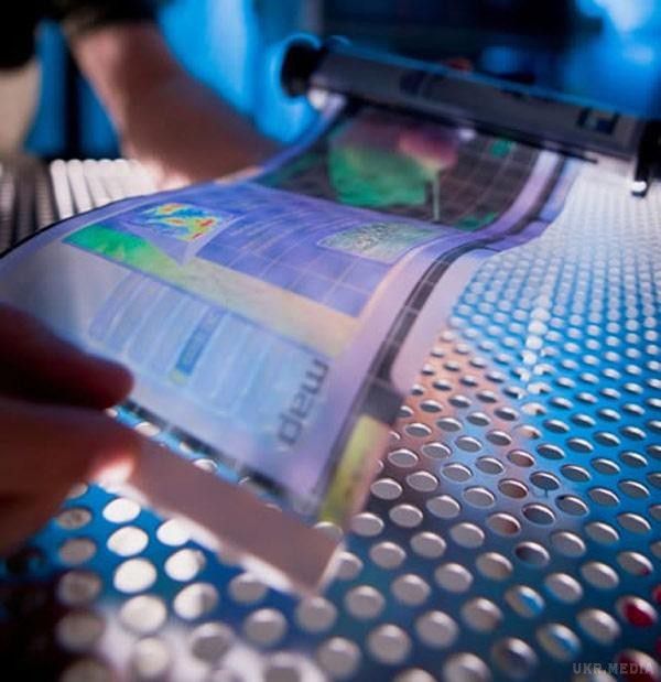 Вчені змогли встановити на тканину OLED-дисплей. Одній з корейських компанії вдалося встановити OLED-дисплей прямо на тканині, яку в подальшому можна використовувати для виготовлення одягу.