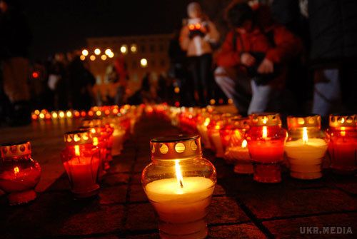 Сьогодні українці вшанують пам'ять жертв Голодоморів. День пам'яті жертв Голодоморів відзначається щорічно в четверту суботу листопада