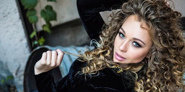 Українська співачка Яна Соломко зізналася, що над нею часто сміялися з-за зайвої ваги. Чоловік Яни Соломко погрожує її кинути