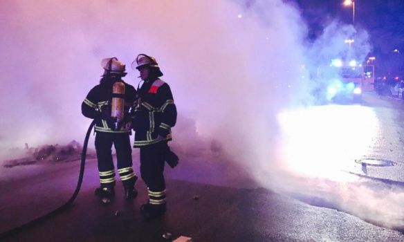 У Гамбурзі близько 40 осіб у масках підпалили будівлю, де пройде саміт ОБСЄ (фото). У Гамбурзі близько 40 осіб у масках підпалили будівлю, де через два тижні має відбутися саміт ОБСЄ.