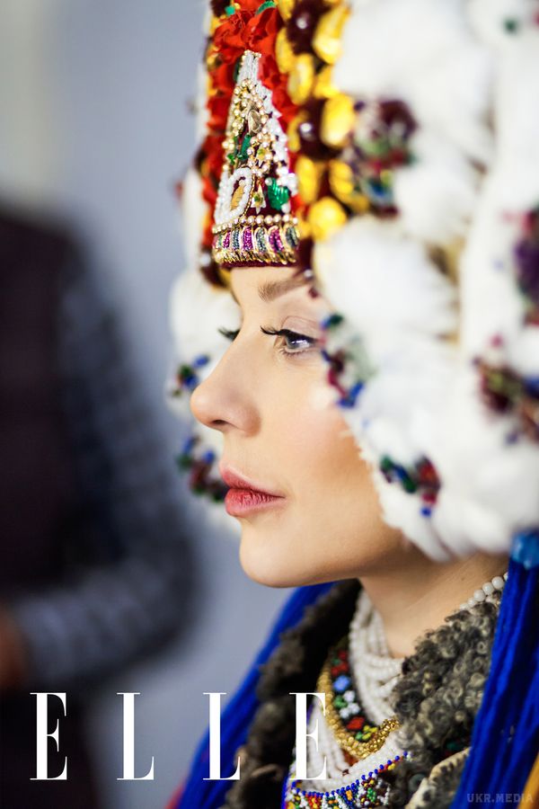 Співачка Тіна Кароль приміряла весільне вбрання  нареченої ХІХ століття. Співачка приміряла вбрання нареченої з Івано-Франківської області.