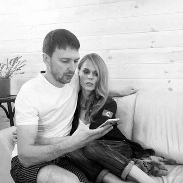 Ольга Фреймут показала ніжне фото з чоловіком. Телеведуча поділилася у соціальній мережі зворушливим сімейним знімком.