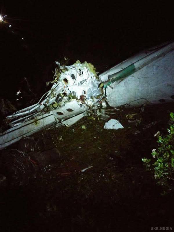 Авіакатастрофа в Колумбії: кільком людям дивом вдалося вижити. В даний момент немає інформації про те, скільки пасажирів авіалайнера вижило.