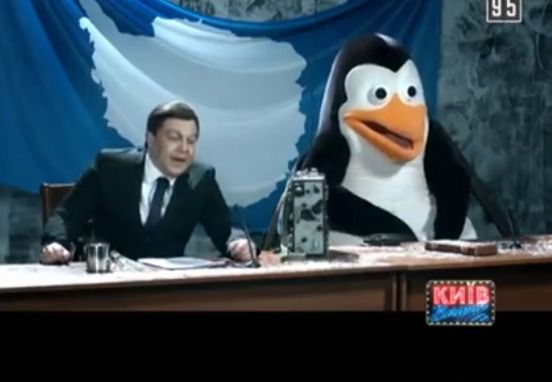  Підірвали мережу пародією на прес-конференцію Януковича гумористи  "Кварталу 95"  (відео). Коміки показали життєвий шлях Януковича, який змушений постійно тікати у все нові і нові країни,