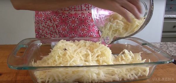 Приголомшлива картопляна запіканка, яка зведе з розуму своїм смаком. Прості інгредієнти, легкий рецепт і трохи фантазії — все, що знадобиться для приготування ситної картопляної запіканки!