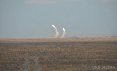 Випробування зенітних ракет біля кордону з Кримом відбулися, незважаючи на погрози Росії. Україна може використовувати агресивну реакцію Росії на навчання для посилення санкцій та повернення до Кримського питання в ЄС