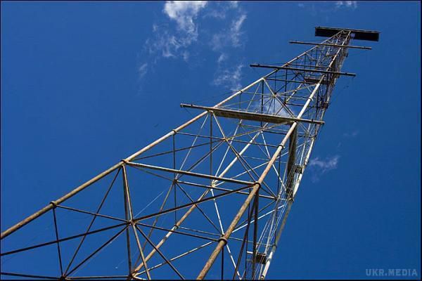 На Чонгарі будують вежу, яка буде вести мовлення на окупований Крим. 150-метрова конструкція дозволить жителям окупованого Криму слухати українські радіостанції.