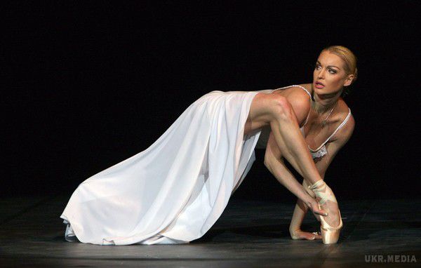 Скандальна балерина Анастасія Волочкова опублікувала відео з тренування балету. На своїй сторінці в Instagram Волочкова виклала відео прямо з балетного залу, де у неї проходила тренування.