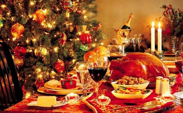 Скільки коштує новорічний стіл в Україні: експерти назвали суму. З кожним днем продукти дорожчають. Але на "тазик олів'є" і традиційний холодець українці все ж скопят грошей. Але от скільки коштує новорічний стіл в цьому році – розповіли експерти.