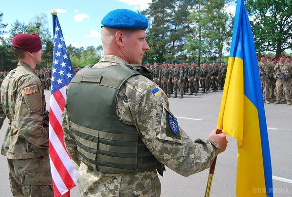 США різко скоротили військове співробітництво з Росією, заради України. Конгресмени США напередодні схвалили програму нового військового бюджету країни. 