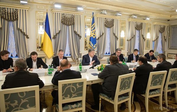 Порошенко пообіцяв підтримати українське кіно. Президент зустрівся із представниками української кіноіндустрії.