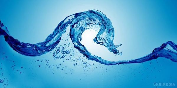 Вчені "порушили" закони фізики, заморозивши воду при високій температурі. У процесі експерименту рідина перейшла з рідкого у твердий агрегатний стан на фазовому рівні.