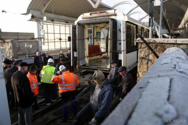 У метро Будапешта зіткнулися потяги, є поранені. Водій одного з потягів не зміг впоратися з керуванням на зледенілих коліях, і врізався в інший. У зіткненні постраждали десять чоловік.
