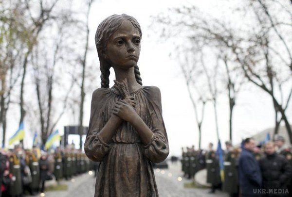 Верховна Рада закликала світ визнати Голодомор геноцидом. Верховна Рада України звернулася до демократичних держав з проханням визнати Голодомор 32-33 років геноцидом.