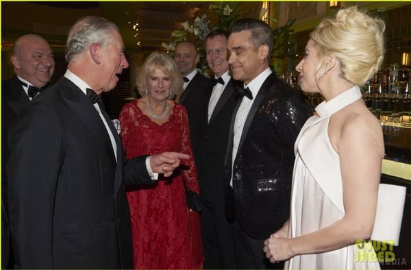 Що спільного у Леді Гаги та дружини принца Чарльза (фото). Камілла Паркер-Боулз поділилася зі співачкою забавною сімейною історією.