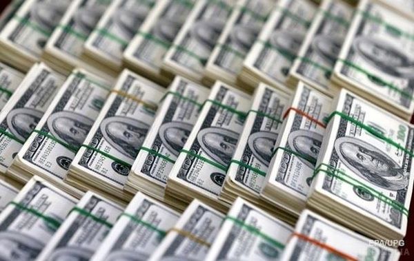 У Рівному з банківської скриньки вкрали понад $ 3 млн. Місцевий житель пояснив, що заробив ці гроші за кордоном.