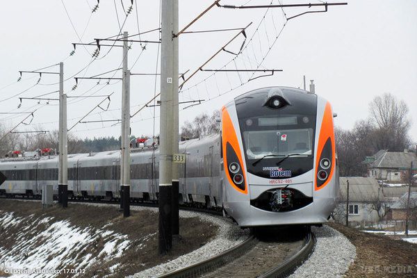 В Україні запущено новий графік руху пасажирських поїздів. Публічна акціонерна компанія "Укрзалізниця" з 11 грудня запускає новий графік руху пасажирських поїздів на 2016-2017 роки.