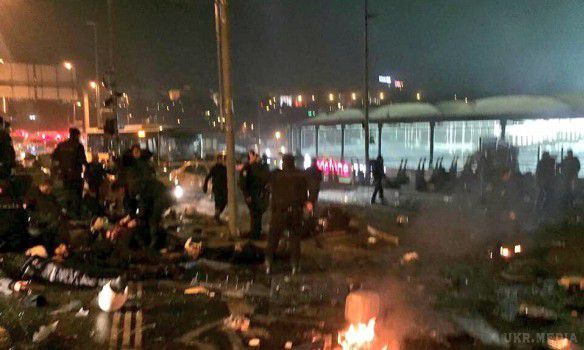 У Туреччині число загиблих в результаті теракту зросла до 38 осіб. У Туреччині до 38 осіб зросла кількість загиблих в результаті вибухів в районі Бешикташ, серед загиблих - 30 співробітників правоохоронних органів.