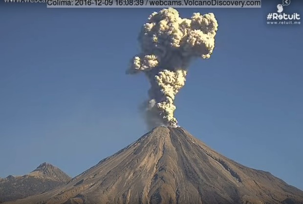 Мексиканський вулкан Colima вибухнув і вивергає лаву (фото, відео). Активність вулкана Colima зростає. Мексиканський вулкан викинув потоки лави, вибухи стали більш частими і більш потужними.