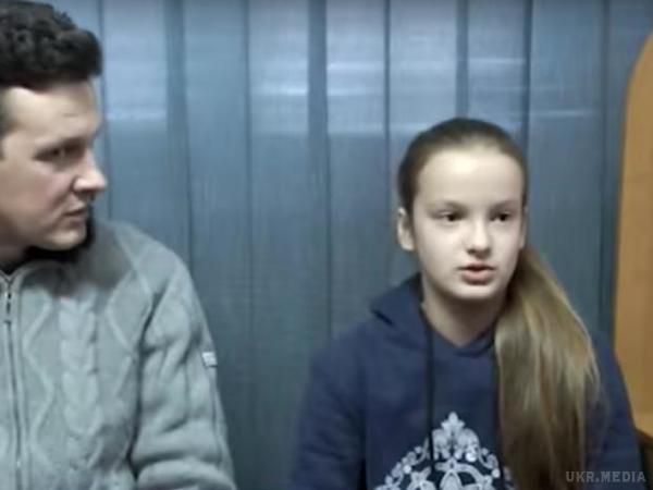 У Черкасах дівчинку, що заявила про моральні тортури з боку вчительки англійської, однокласники обізвали “крисою-українкою” (відео). Так стверджує батько учениці. Каже, що навіть викликав поліцію до школи.