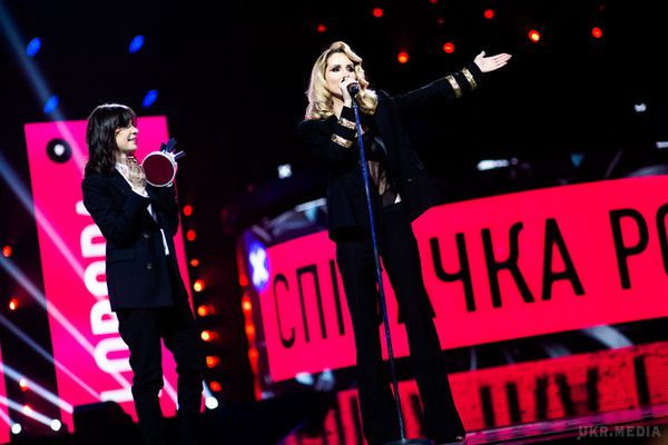 Світлана Лобода стала кращою співачкою року (фото). Днями в Києві відбулася церемонія нагородження переможців другої щорічної музичної премії M1 Music Awards.
