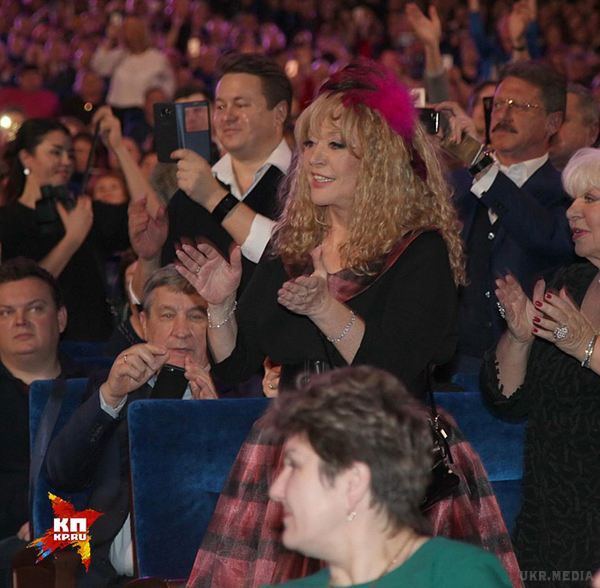 Алла Пугачова про концерт дочки: «Крістіна стала королевою!». Зоряна родина зібралася на новому шоу співачки та актриси.